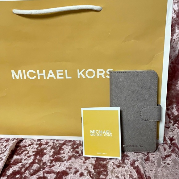 MICHAEL KORS PHONE CASE/WALLET. VGC